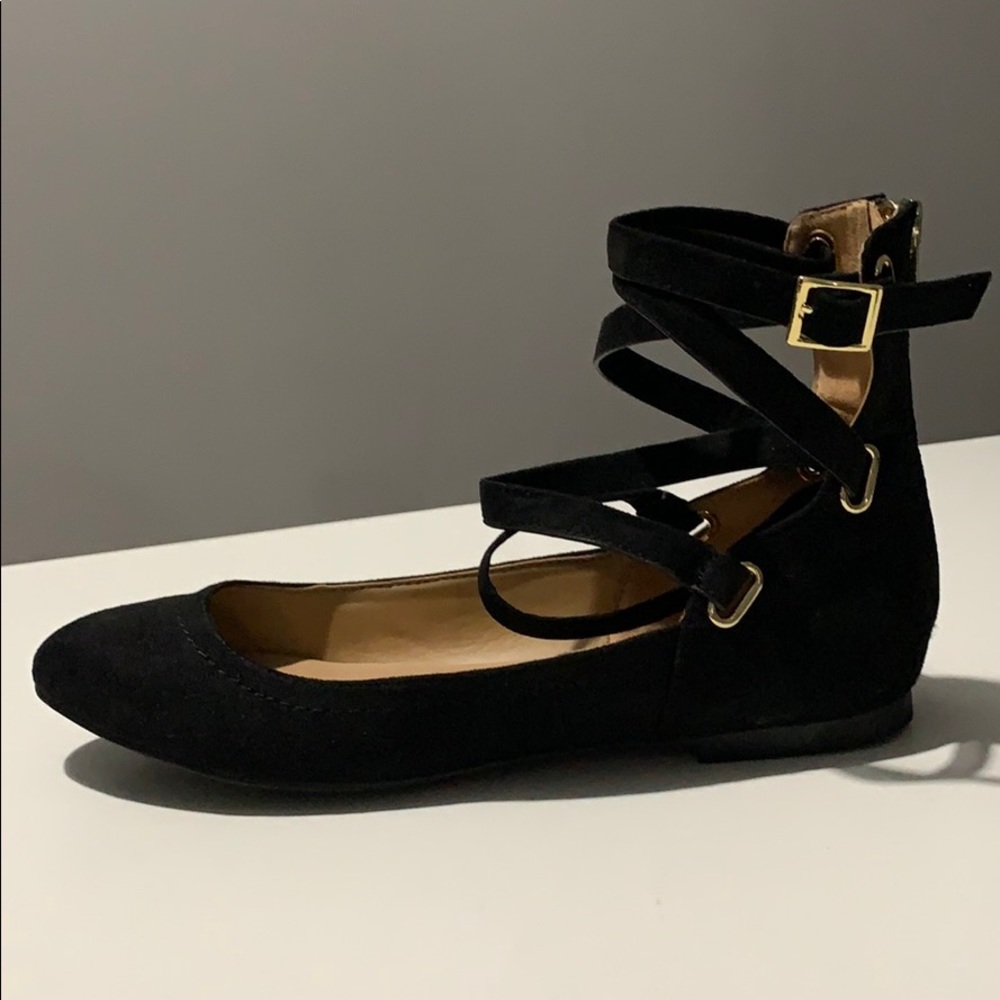Aldo strappy flats!